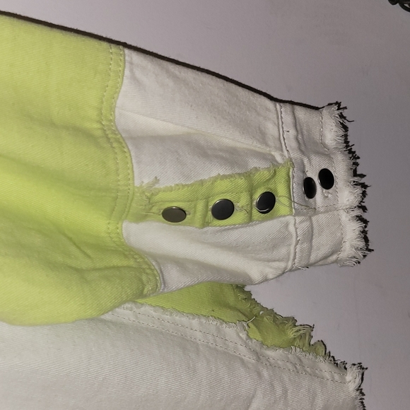 Women's New without tags POL light weight jean jacket. Sz small oversized. Nwots - Picture 5 of 9